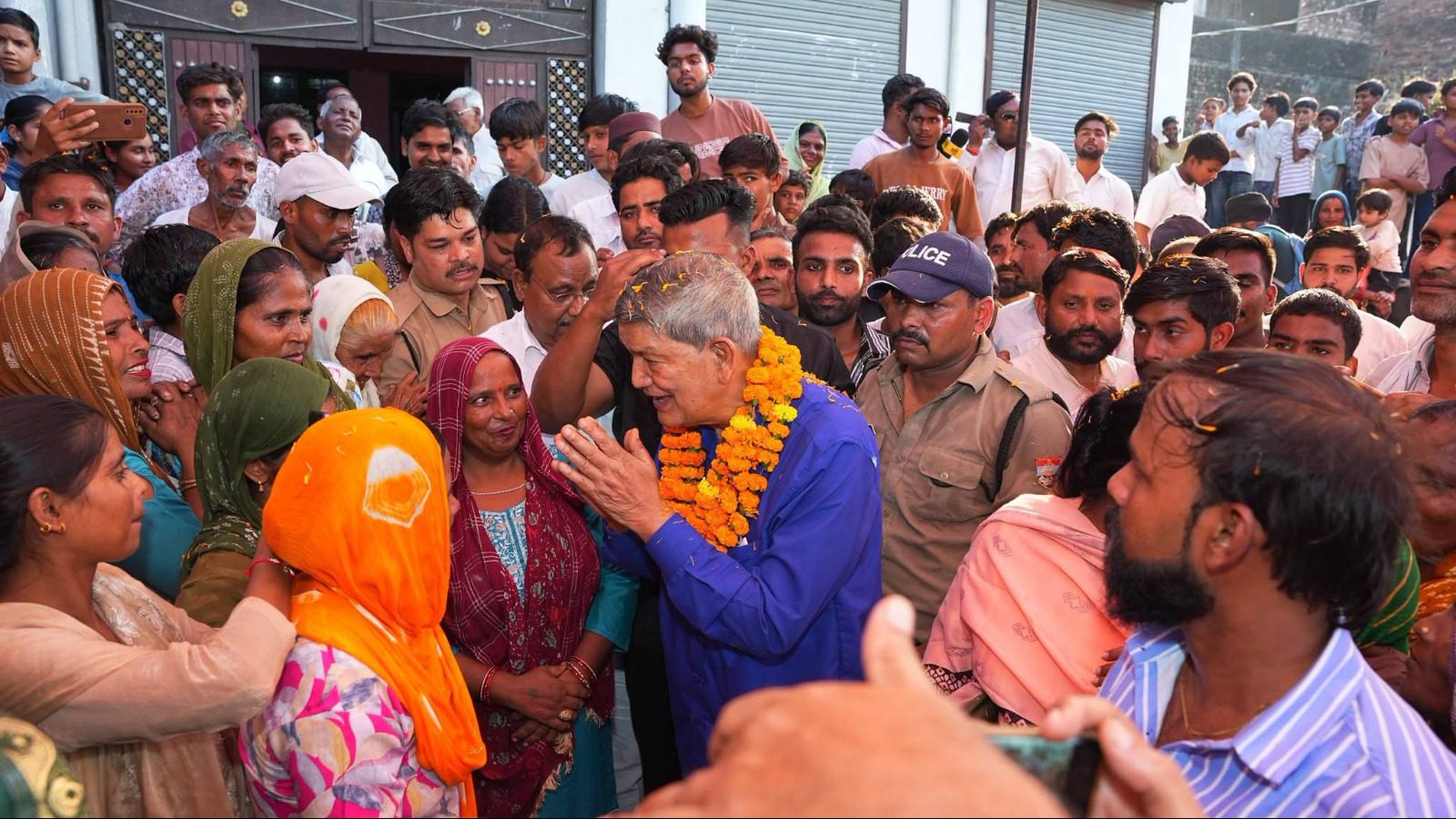 Harish Rawat's thank you and public dialogue tour in Haridwar, supporters gave a grand welcome